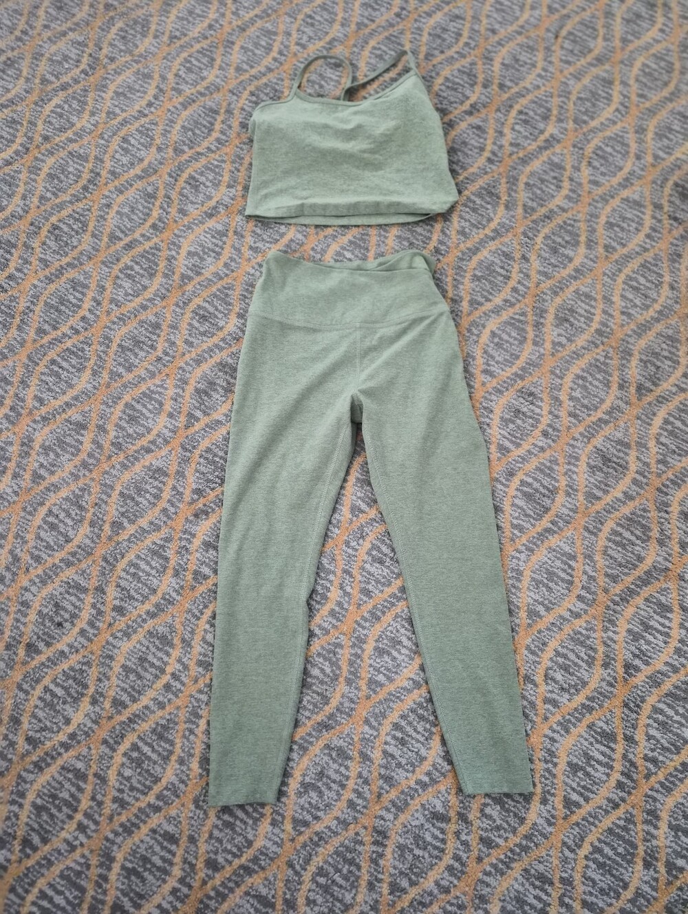 Beyond Yoga Top Leggings in Sage Green Set Large